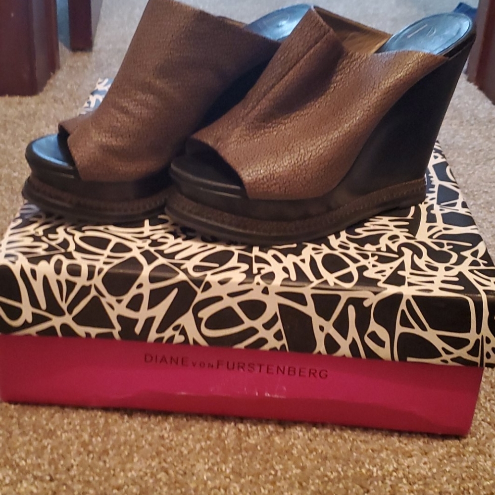 COPY - Dove gray wedges